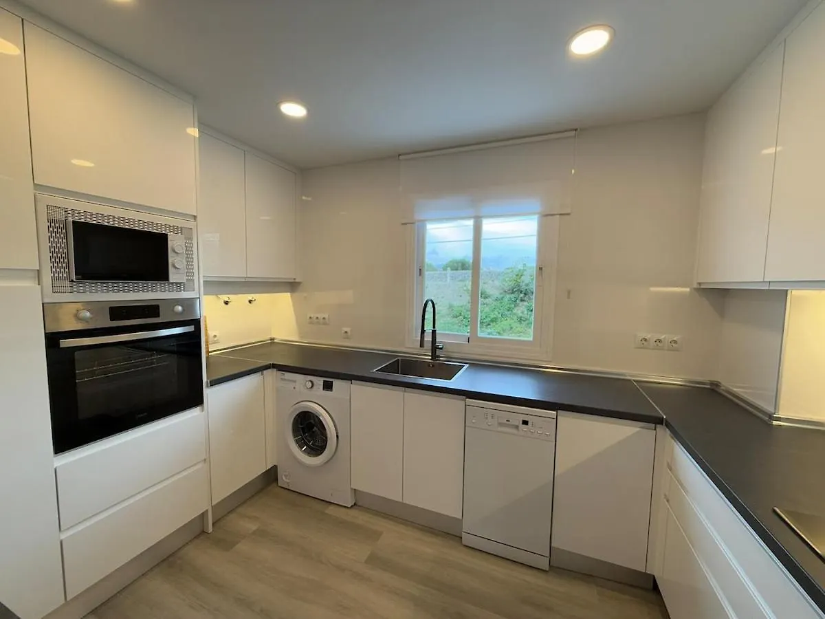 Stylish & Sunny Beach Apartment With Pool Fuengirola