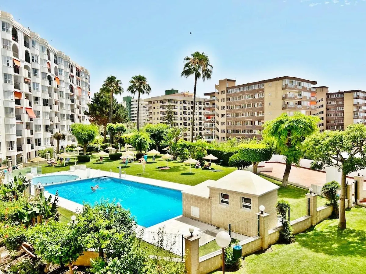 Stylish & Sunny Beach Apartment With Pool Fuengirola