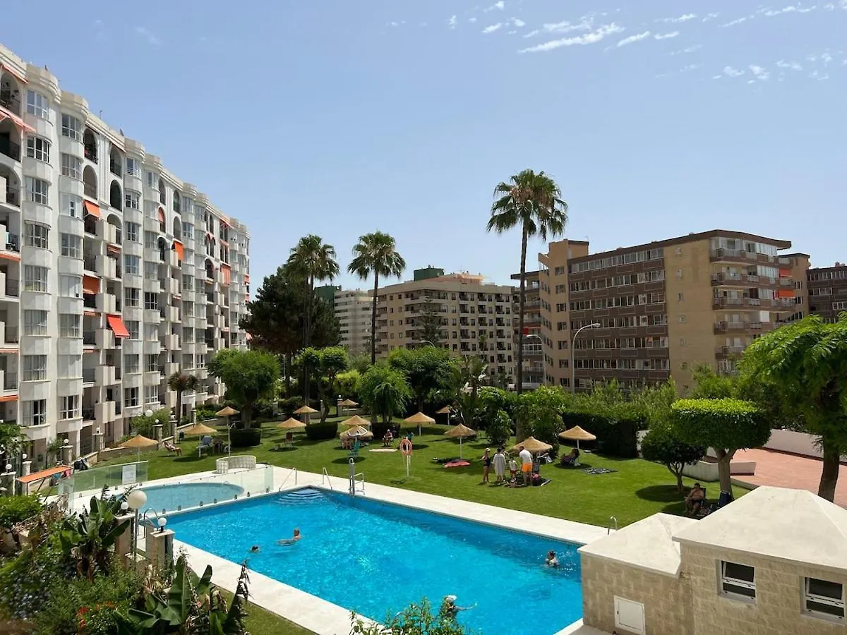Stylish & Sunny Beach Apartment With Pool Fuengirola