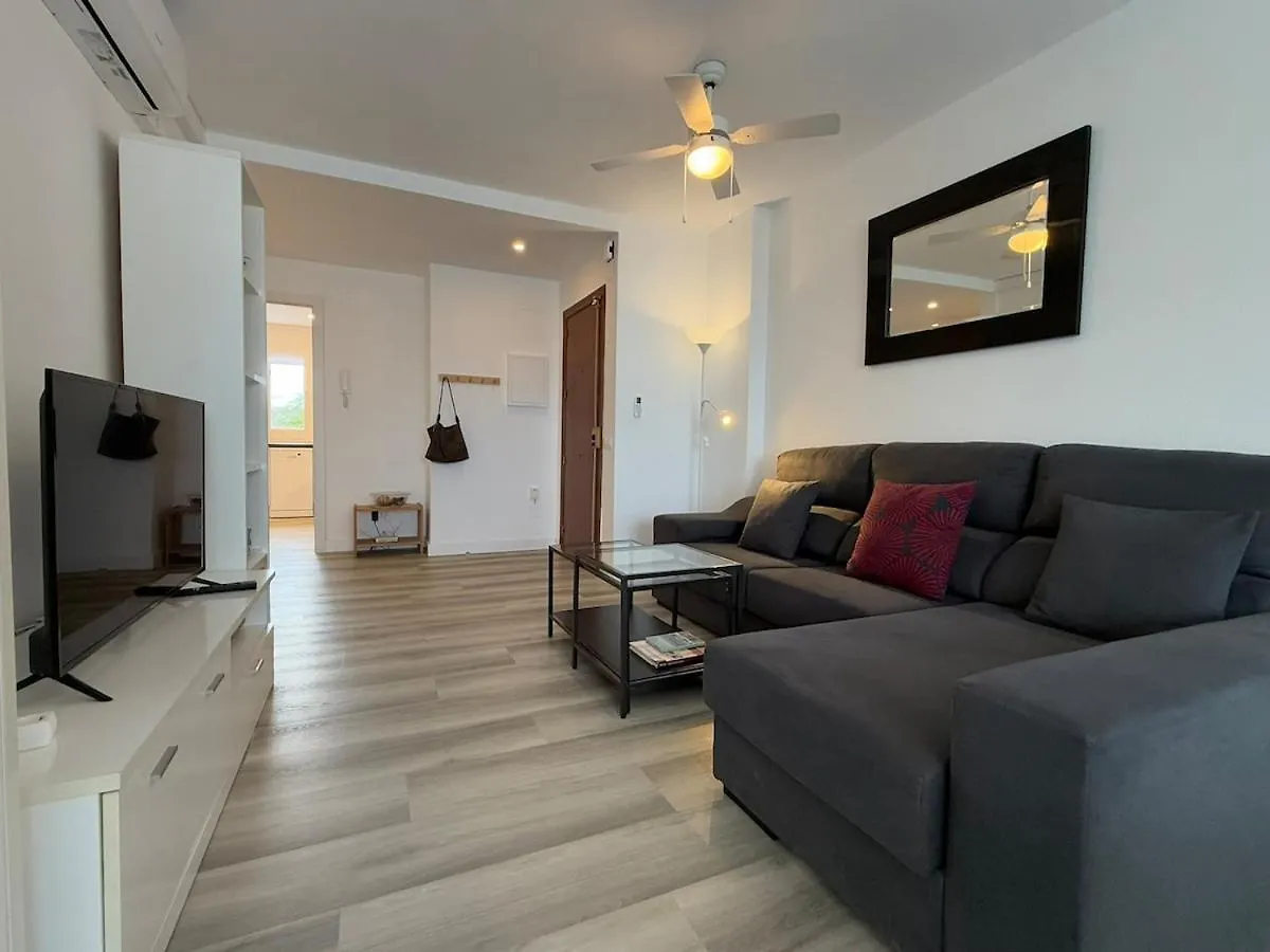 Stylish & Sunny Beach Apartment With Pool Fuengirola